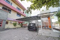 OYO 90487 Wisma Kuta Karang Baru Hotels in Uteun Kot