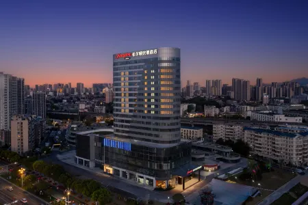 Hampton by Hilton Jiujiang Changhong Revenue Отели рядом с достопримечательностью «Three Cascades Waterfall»