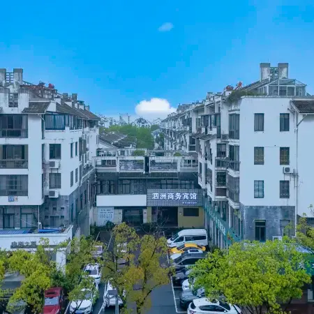 Sizhou Business Hotel (Jiashan Railway Station)