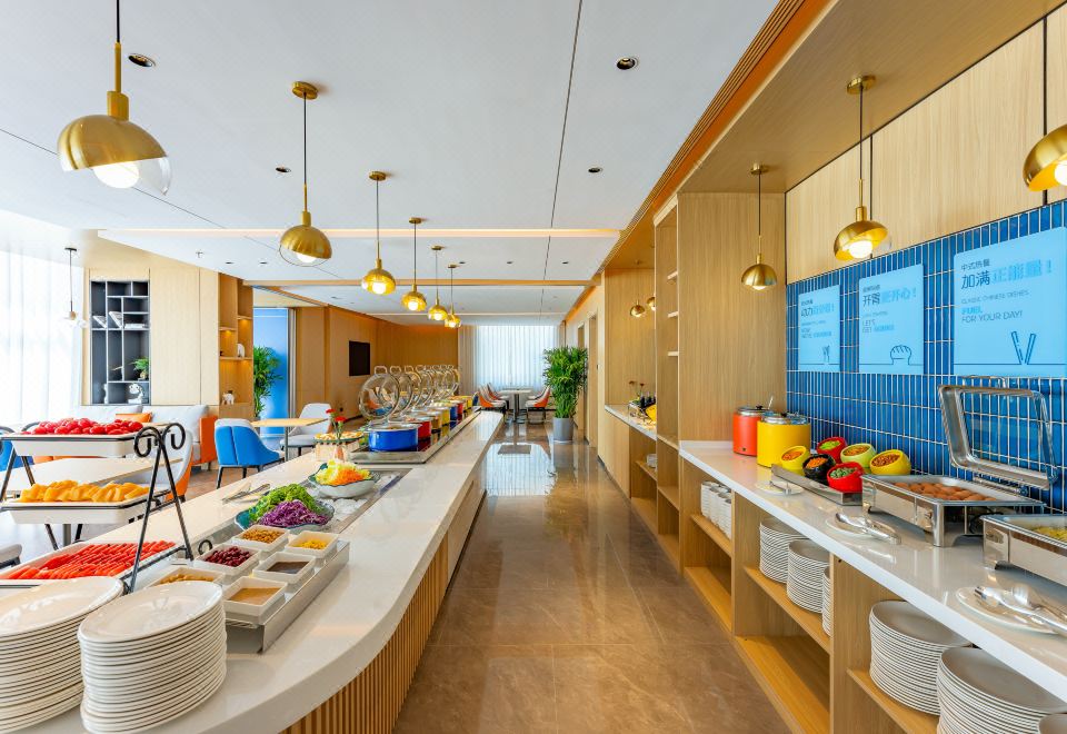 2. 홀리데이 인 익..