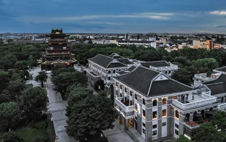Flowers of the wayfaring seasons Hotel Отели рядом с достопримечательностью «Xiaolianzhuang»