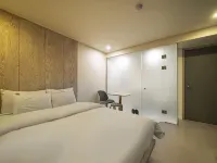 ZAZA Hotel Hotel dekat Kota Bucheon
