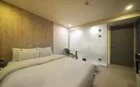 ZAZA Hotel - 3 estrellas