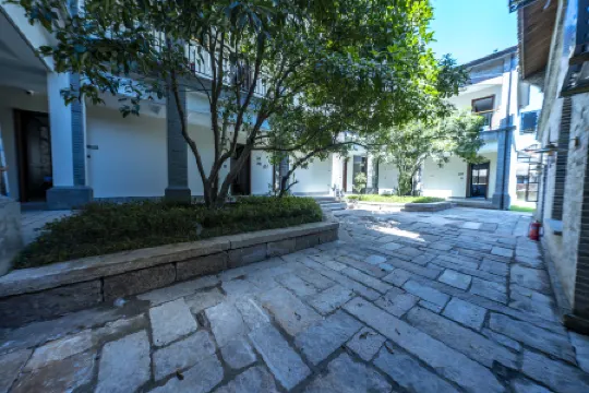 Yanguan Chaolezhicheng Police Apartment