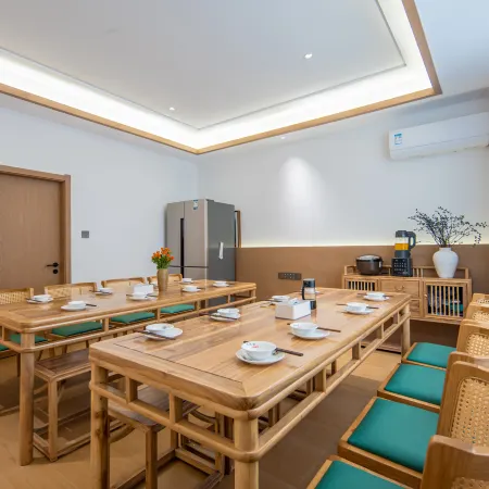 Manyuezhu B&B (Wutai Mountain Visitor Center Shizui Branch)