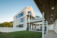 BAILI CRRK RETREAT Hotels near Lujia Village