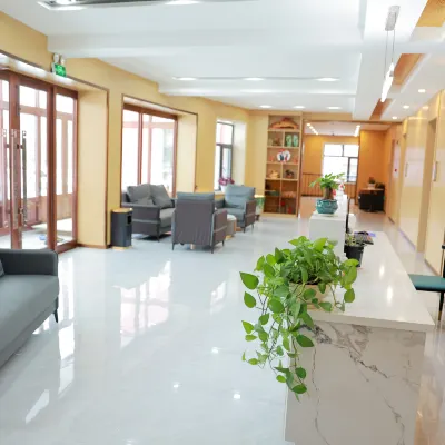 Huiyu Hotel (Mohe Beijixing Square) Hotels near Mohe Railway Station