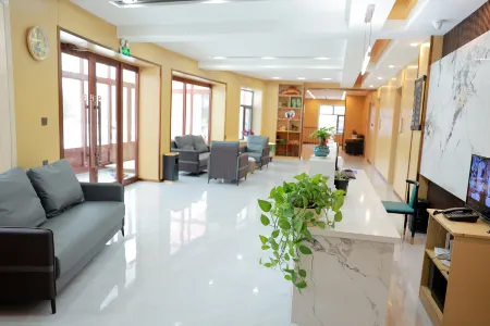 Huiyu Hotel (Mohe Beijixing Square)