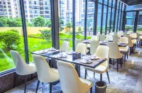 H Hotels (Xingyi Jichang Avenue)