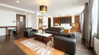 B2 Bangkok Srinakharin Boutique & Budget Hotel Отели рядом с достопримечательностью «Банг Капи Торговый центр»