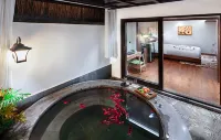 Mayu Qishe Hot Spring Holiday Hotel - 주차장