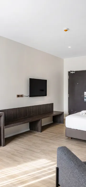 ห้องดีลักซ์ เตียงใหญ่ 1 เตียง