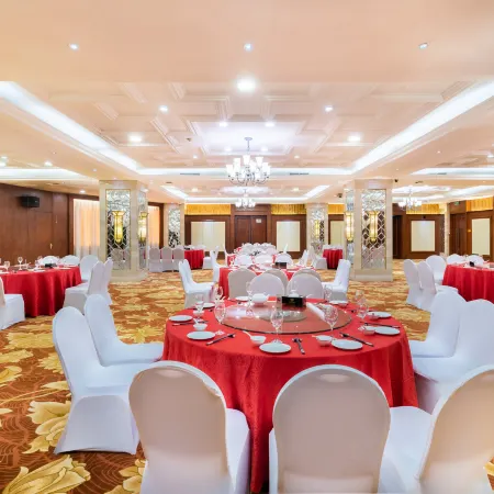 Golden Ocean Hotel Отели рядом с достопримечательностью «Станция метро Gulou»