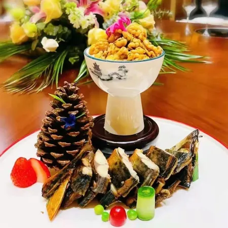 JUNLIN.CRESCENT BAY HOTEL