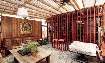 Mianbaoshu Theme Hostel