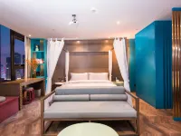 Benrat Hotel Hotels near Taikoo Li