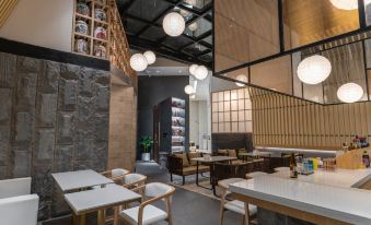 Maitreya Chizhiquan Hot Spring Hotel (Maitreya Honghe Water Township)