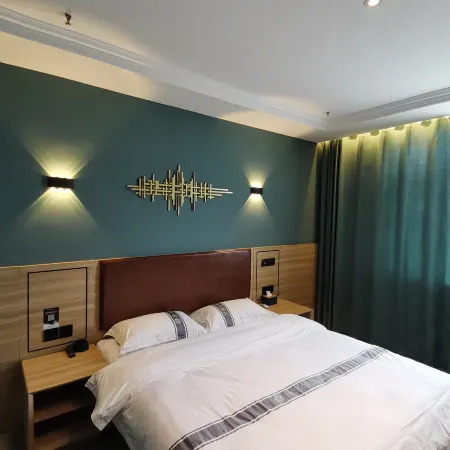 Home Inn · Huayi Select Hotel (Yinchuan Hedong Airport)