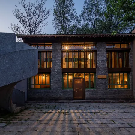 Qinyuan old locust tree home stay