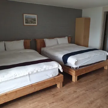 Cheonjiyeon Crystal Hotel Отели рядом с достопримечательностью «Парк Сэсум»