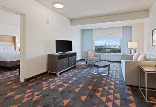 Holiday Inn & Suites Across From Universal Orlando 썸네일