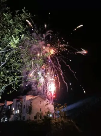 Xiandaohu Xitian Yueshang Homestay Отели рядом с достопримечательностью «Xiandaohu Xianhu Gallery»