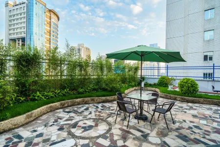 Green Carrier Hotel (Shenzhen Nanshan Coast Chengnan Oil Store)