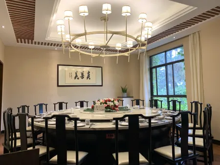 Holiday Inn  Rongshui  Laojun Dong