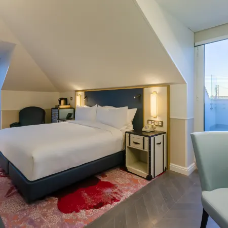The Emerald House Lisbon, Curio Collection by Hilton