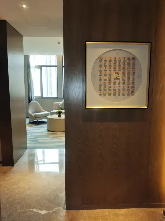 Wingate by Wyndham Ezhou Airport Отели рядом с достопримечательностью «Ezhou Polytechnic (Southeast to Fenghuang Subdistrict Office Lianhuashan Community Health Service Station)»