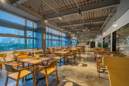 Grace Select Hotel Отели рядом с достопримечательностью «Ningbo University of Technology (East Campus)»