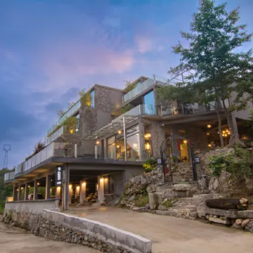 Libo Xiaoqikong Xinyue Art Flower Inn