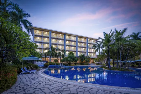 Yelan Bay Resort