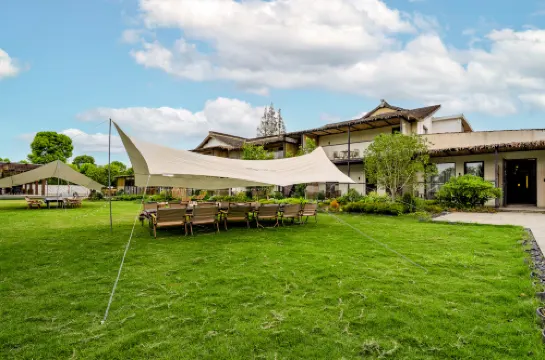 Banyin Yousu Hotel (Shanghai Hongqiao Railway Station National Convention and Exhibition Center)