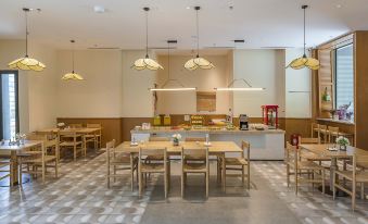 Qingyuan Qushu Rongchuang Xigu Secret Land Hotel