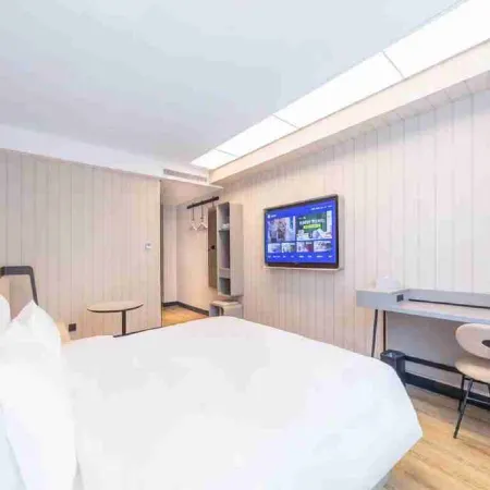 HanTing Hotel (Xinxiang Changyuan Lianhua City Square)