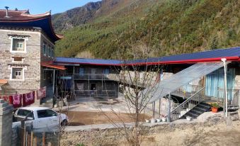 Lotus Lake Landscape Residence