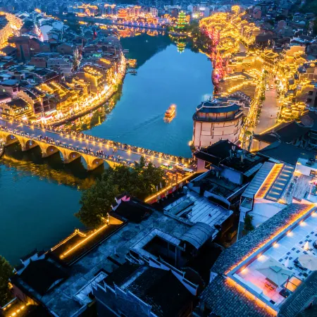 Shanheshi 360° Panoramic Skyview Guesthouse (Zhenyuan Ancient Town)