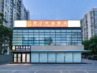 Super 8 Hotel Beijing Chaoyang High-speed Railway Station Jiuxianqiao Electronic City Hotels near Lufthansa Outlets