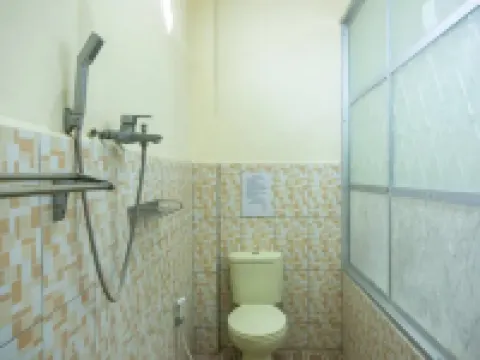 RedDoorz Near H. Hasan Aroeboesman Airport Hotels in Ende