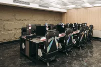 Mengzhou Lightning Bear E-Sports Hotel