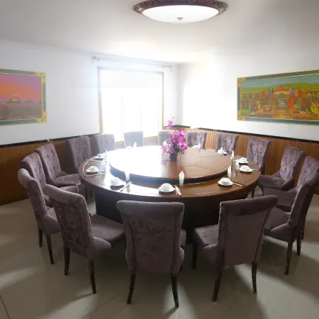 Hulunbuir Erguna Cloud Pasture Luxury Resort Hotel (Heishantou Branch)