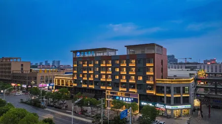 HanTing Hotel (Fuyang Linquan Darunfa) Отели рядом с достопримечательностью «Linquan Magic Zoo»