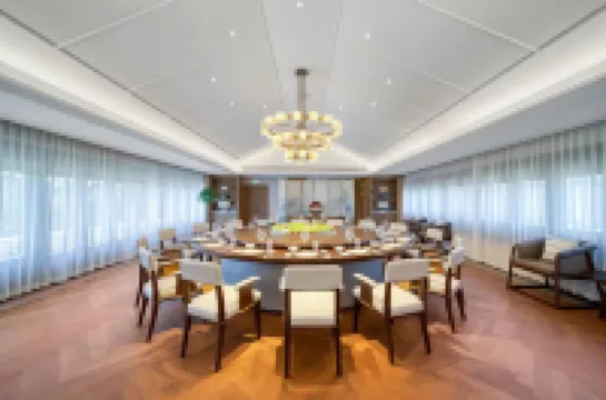 Mountain Lake Hotel in Haining