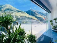 Ten miles of mountains and rivers light luxury B&B (Siguniang Mountain)