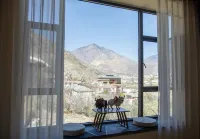 Deqin Wangjiang Tingfeng Homestay (Benzilan) - غرفة مطلة على الجبل