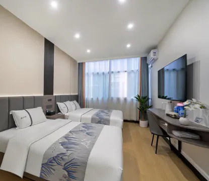 Qiongxi Homestay (Luoyang Longmen Grottoes Branch) Hotels near Longhua Temple