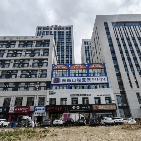 Liuyue Wan Feng Homestay (Chifeng University Hongshan Wanda)