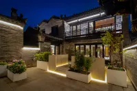 Mulan Residence (original designer homestay in the ancient city)