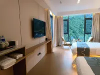 Tuyou Mountain Lodge (Siguniang Mountain) Hotels in Xiaojin